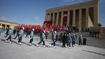 Perayaan Hari Republik di Turki, Foto Kemal Ataturk Diangkat Tinggi-tinggi