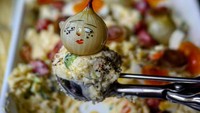 Seorang wanita asal Jepang memiliki keahlian untuk membuat makanan dengan tampilan unik. Wanita yang dikenal dengan sebutan Etoni Mama ini kerap membuat makanan dengan bentuk unik. Foto: Instagram @etn.co_mam