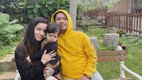 Perjalanan hidup yang berat membuat Sheila berhasil jadi sosok yang kuat saat ini. Ia seolah memiliki lembaran hidup baru usai menikah dengan Dimas Akira.