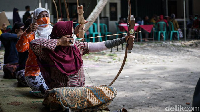 Aktivitas jemparingan di Kampung Jemparingan Langen Progo