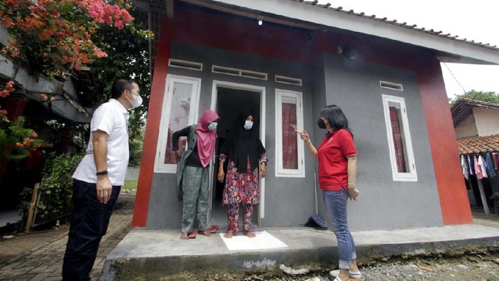 Bedah Rumah untuk Lansia dan Keluarga Prasejahtera Sejumlah Lansia, keluarga prasejahtera dan penyandang disabilitas mendapat bantuan bedah rumah. Mereka pun senang dengan bantuan ini.