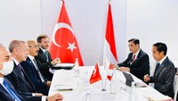 Mengenai rencana pembentukan perjanjian kemitraan ekonomi komprehensif antara Indonesia dan Turki atau IT-CEPA, Presiden Jokowi meyakini bahwa IT-CEPA akan lebih memperkokoh kerja sama ekonomi kedua negara. Foto: (Laily Rachev - Biro Pers Sekretariat Presiden)