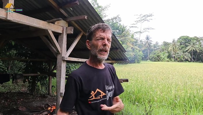 Tinggal di Pangandaran, Bule Kanada Ini Punya Kebun dan Sawah Luas