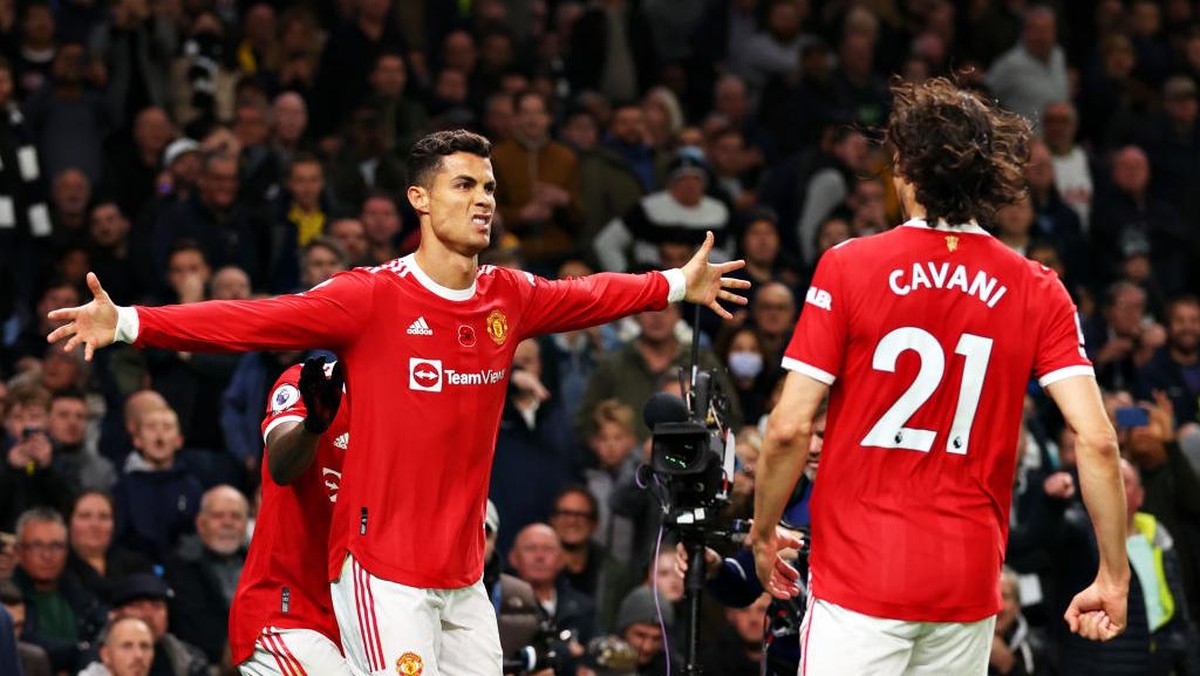Edinson Cavani dan Cristiano Ronaldo, duet gaek Setan Merah (Getty Images/Catherine Ivill)