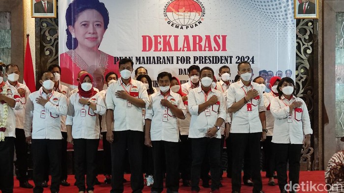 Massa yang menamakan diri Gema Puan mendeklarasikan diri Puan Maharani maju Pilpres 2024. Deklarasi ini dilakukan di salah satu hotel di Semarang, Minggu (31/10/2021).
