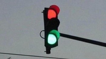 Kalau ketemu lampu lalin begini di jalan, siap-siap bingung deh mau jalan atau berhenti. Foto: Reddit via Bored Panda