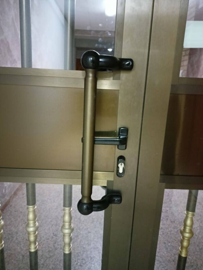 Foto dan meme membingungkan