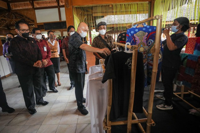 Genjot Potensi UMKM, Kemenkop Resmikan Smesco Hub Timur di Bali