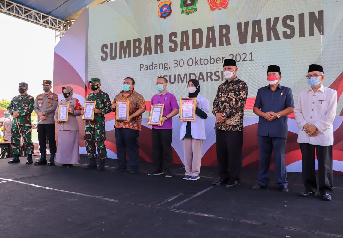 Gubernur Sumbar Optimistis Vaksinasi 'Sumdarsin' Lebihi Target