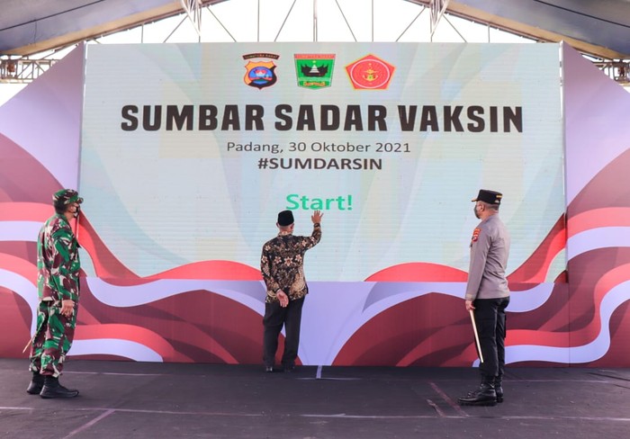 Gubernur Sumbar Optimistis Vaksinasi ‘Sumdarsin’ Lebihi Target