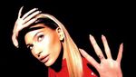 Potret Hailey Baldwin Jadi Britney Spears untuk Halloween