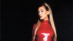 Potret Hailey Baldwin Jadi Britney Spears untuk Halloween