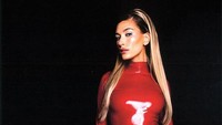 Hailey Baldwin tak hanya muncul dengan satu gaya. Foto: (dok. Instagram @haileybieber)