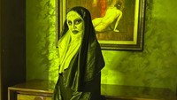 Nindy Ayunda juga nggak kalah bikin pangling. Dirinya menjadi sosok hantu bernama Valak dalam film The Nun. Foto: dok. Instagram Nindy Ayunda