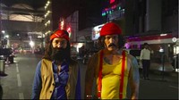 Pasangan Atiqah Hasiholan dan Rio Dewanto menjadi duo kelompok lawak komedi Cheech & Chong. Atiqah Hasiholan menjadi Tommy Chong lengkap dengan kumis, sedangkan Rio Dewanto tampil dengn ciri khas tampilan Cheech Marin. Foto: dok. Instagram Rio Dewanto