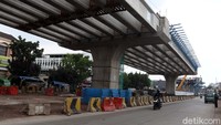 Perkembangan pembangunan ini, girder-girder sudah terpasang.