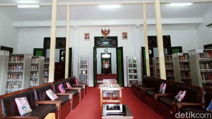 Kantor Arsip dan Perpustakaan (Arpus) Pemkab Klaten memiliki jejak sejarah sebagai tempat peristirahatan raja-raja Solo. Kantor ini juga memiliki corak bangunan kuno.