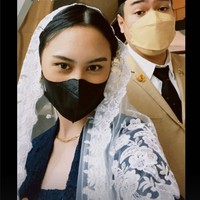 Bella pun mengungkap alasan mereka memilih berdandan jadi Soekarno dan Fatmawati. Hal itu berawal dari kebingungan mereka memilih kostum. Foto: Instagram @jejesoekarno