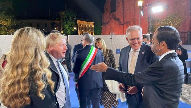 Jokowi Berbincang dengan Para Pemimpin G20