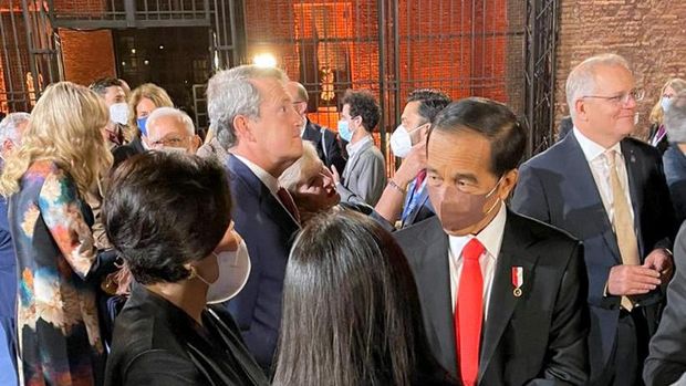 Jokowi Berbincang dengan Para Pemimpin G20