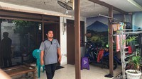 Ridwan sendiri sudah menempati rumah berukuran 7×12 meter tersebut sejak 2005. Rumah itu milik almarhum mertuanya yang dibeli pada tahun 1980 dengan status petok D. Sejak menikah pada 2005 dan dikaruniai dua orang anak, Ridwan menetap di sana. 