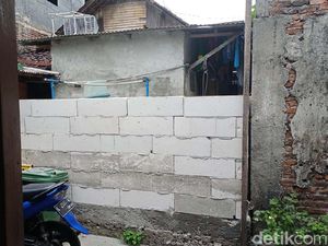 Cerita Keluarga Ridwan yang Akses Rumahnya Ditutup Tembok 2 Tetangga