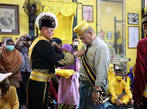 Ketua DPD Dapat Gelar Kehormatan dari Kesultanan Kadriyah Pontianak