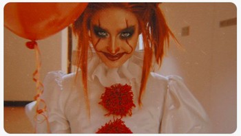 Youtuber dan beauty vlogger Liza Soberano jadi apa untuk Halloween? Badut Pennywise dari film It. Foto: (Twitter)