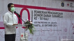 PMI memberikan penghargaan kepada masyarakat yang telah mendonorkan darah lebih dari 50 kali di PMI DKI Jakarta. Beragam hadiah doorprize disediakan.