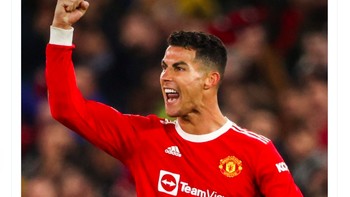 Ronaldo mencetak gol voli yang indah dan satu assist untuk Cavani. Foto: Twitter