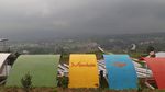 Potret Kafe Sekaligus Camping Ground Berlatar Gunung Salak di Bogor