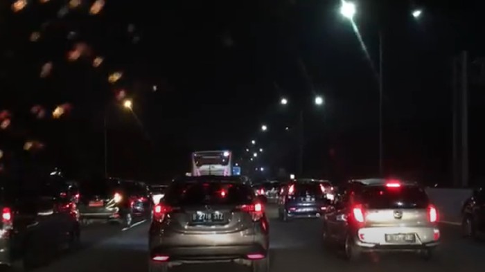 Minggu Malam, Tol Jagorawi Arah Jakarta Padat-Merayap!