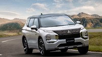 Sebagai gambaran, Outlander PHEV saat ini memiliki pengaturan motor ganda, sistem Super-All Wheel Control (S-AWC), dan dibekali kapasitas baterai 20 kWh. Foto: Dok. Mitsubishi