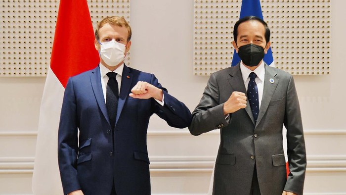 Presiden Jokowi menghadiri KTT G20 di Roma Italia. Jokowi pun bertemu dan saling sapa dengan para tokoh dunia. Begini momennya.