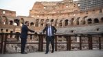 Momen PM Inggris Boris Johnson Kunjungi Colosseum