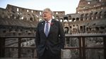 Momen PM Inggris Boris Johnson Kunjungi Colosseum
