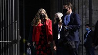 Carrie Symonds, istri dari Boris Johnson ikut mengunjungi Colosseum.