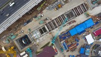 Keuntungan penggunaan TBM adalah membatasi gangguan ke tanah sekitarnya dan menghasilkan dinding terowongan yang mulus. Ini secara signifikan mengurangi biaya pelapisan terowongan, dan membuatnya cocok untuk digunakan di daerah perkotaan yang padat.