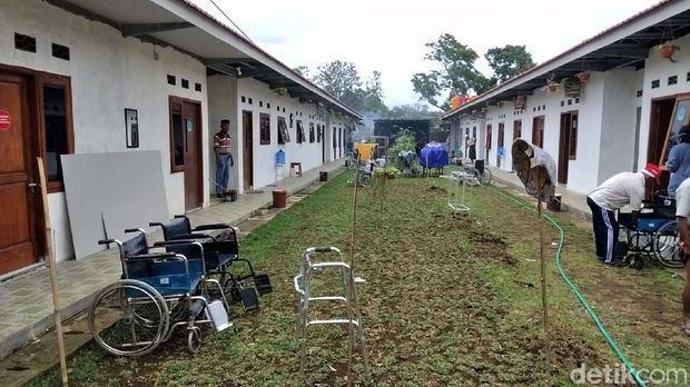 Kisah Trimah, Lansia asal Magelang, Jawa Tengah yang diserahkan ketiga anaknya ke Griya Lansia Husnul Khatimah sempat viral di media sosial. Begini kondisi Trimah.
