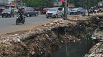 Proyek Saluran Air di Bekasi Ancam Keselamatan Pengendara