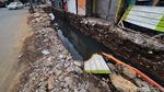 Proyek Saluran Air di Bekasi Ancam Keselamatan Pengendara