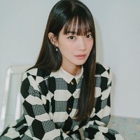 Shin Min Ah khawatir akan membuat publik bingung dengan nama lahirnya, Jang Min Ah. Dia mengganti nama keluarganya karena mirip nama model Yang Min Ah. Foto: (dok. Instagram @illusomina)