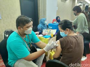 Cegah Omicron dengan Prokes dan Vaksin! Ini Jadwal Vaksinasi di Surabaya