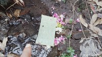 Kolam itu, ungkap Damijan, memiliki keunikan karena tidak kering meski puncak kemarau. Jika semula tidak diatapi, saat ini kolam menjadi bagian gedung. Ukuran kolam, papar Damijan, sekitar 1,5 X 2 meter dan tidak pernah diubah dari aslinya. Temboknya asli tapi sekitarnya hanya diperbaiki. 