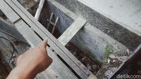 Sedangkan terowongan ujungnya bisa dilihat dari lubang di belakang kantor Arpus. Ujung lainnya langsung terhubung dengan sungai di seberang kantor. Terowongan bertinggi sekitar 2 meter dan lebar 1,5 meter. Di dalamnya terlihat sedimen tebal dan ada tembok semacam penyekat dengan ruangan lain. 