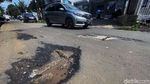 Waduh! Belum Sebulan Diperbaiki, Jalan di Bekasi Ini Kembali Rusak