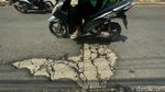 Waduh! Belum Sebulan Diperbaiki, Jalan di Bekasi Ini Kembali Rusak