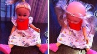 Boneka bayi perempuan rupanya sudah cukup lucu dan menggemaskan karena rambut bisa diikat. Tetapi sepertinya rambutnya tidak didesain untuk dilepas dari ikatan. Foto: Dok. Brightside/GrustiNet/pikabu