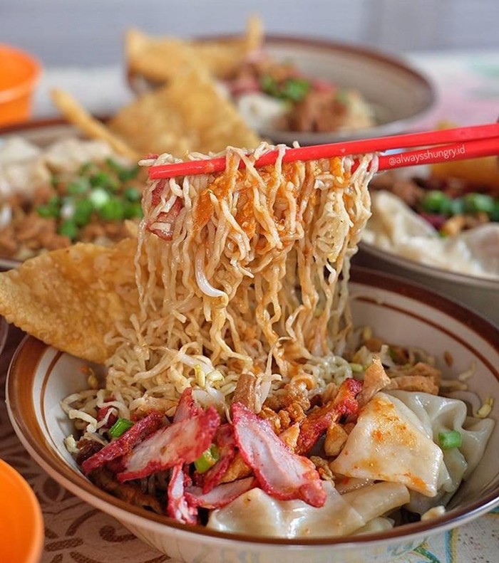 20 Bakmi Babi Paling Endes Ada di Tempat Ini