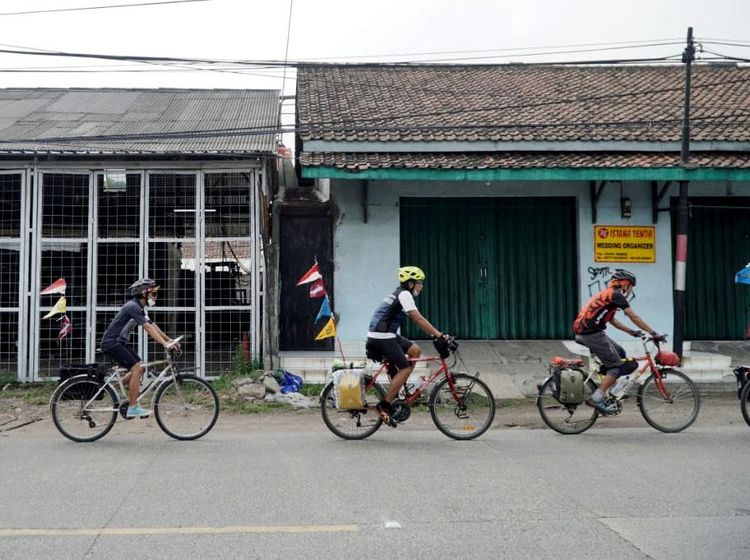 Aksi Komunitas Sepeda Memperingati Hari Sumpah Pemuda